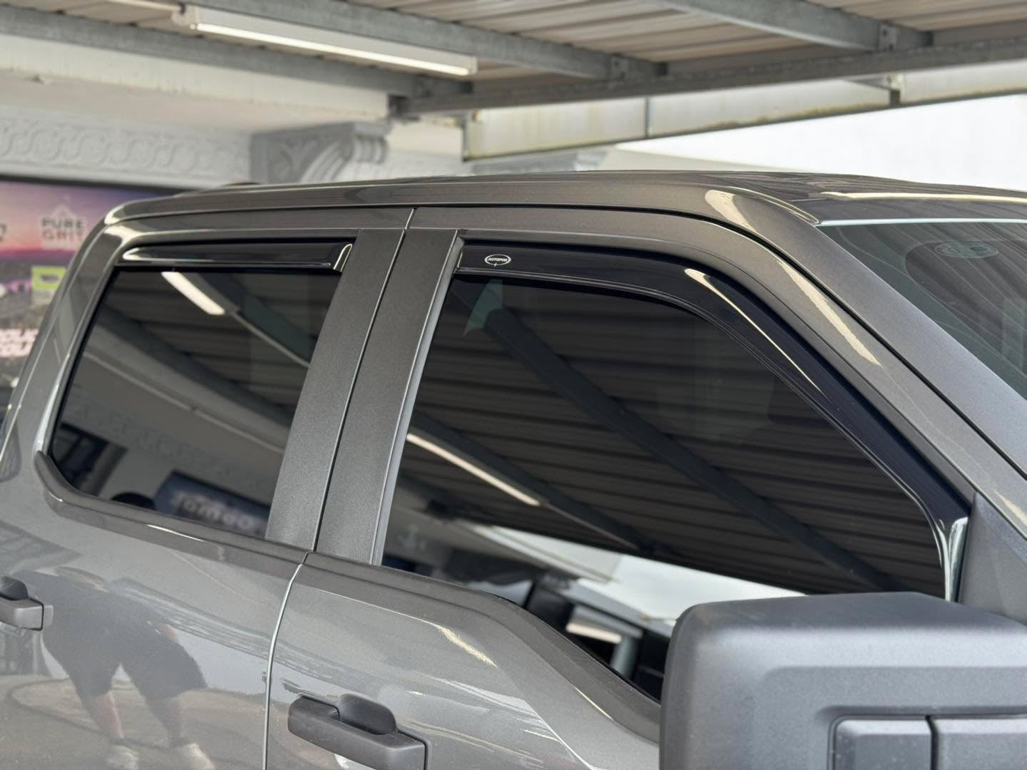 APDE VENTVISOR INCHANNEL F150 2021-2026 4 PUERTAS