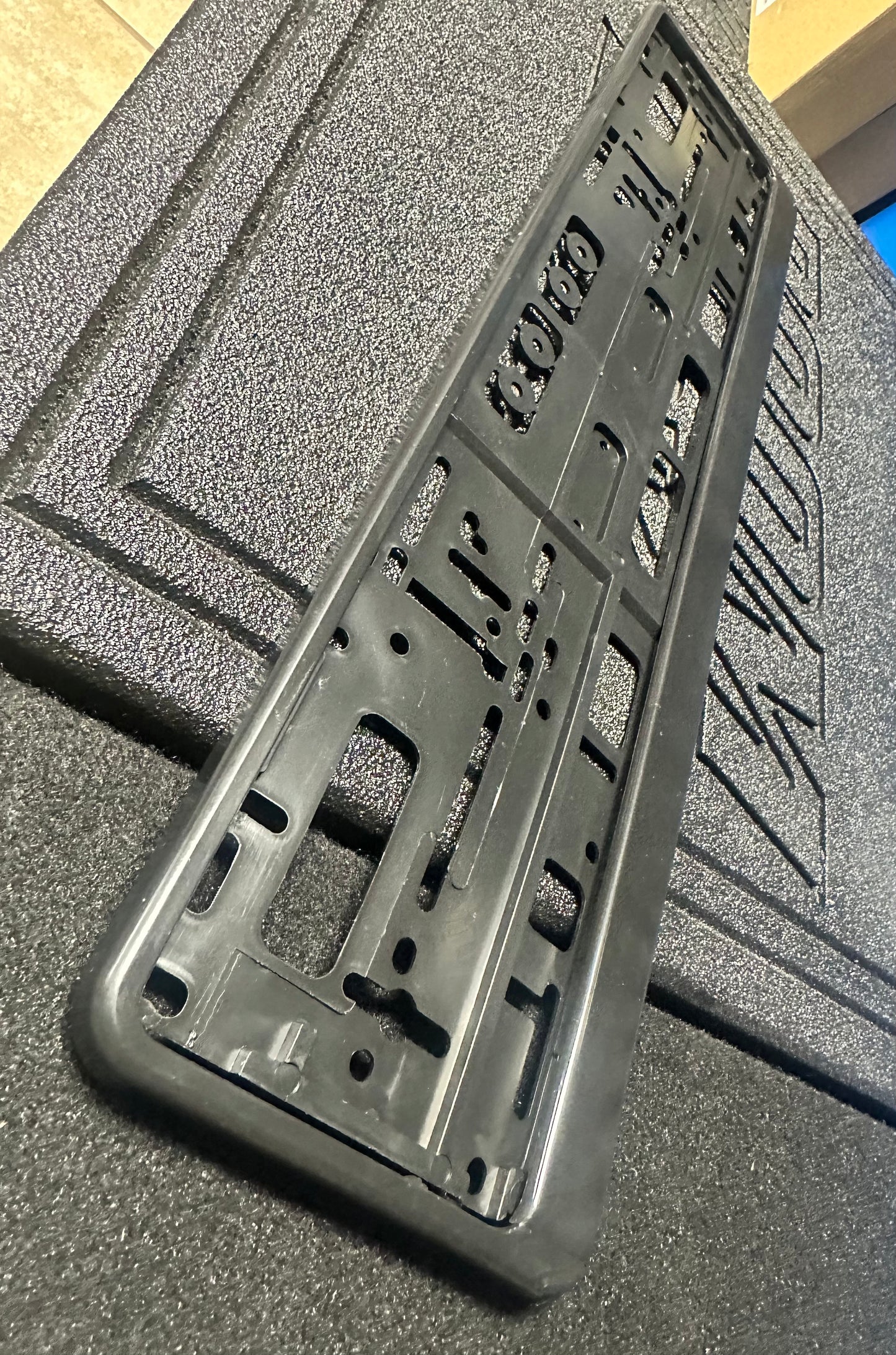 Base de Tablilla Euro JDM Universal Negro Plástico