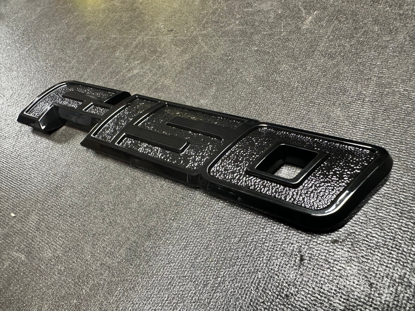 Emblema F150 Compuerta 7.5”x1.5” Negro ABS Plastic
