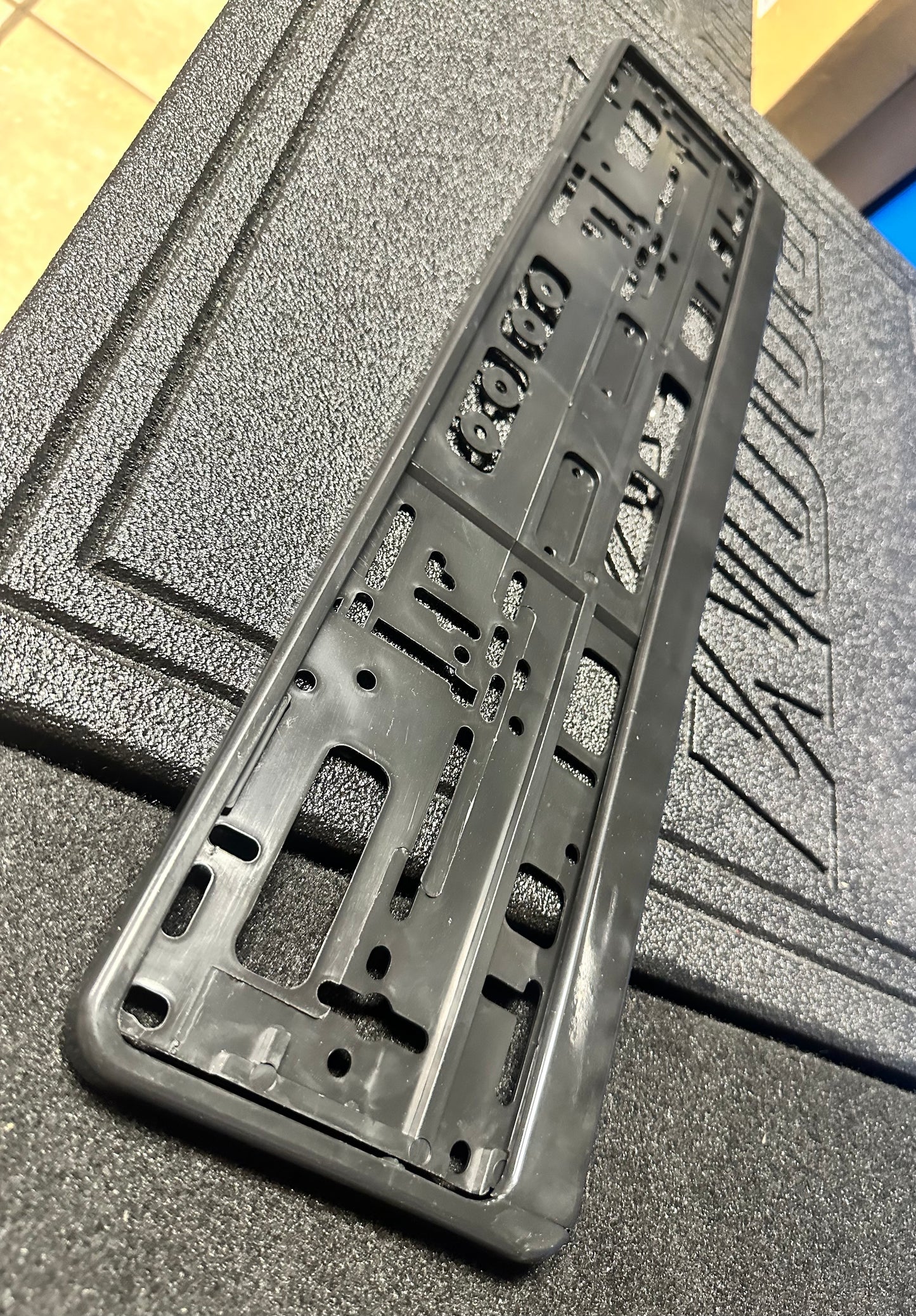 Base de Tablilla Euro JDM Universal Negro Plástico