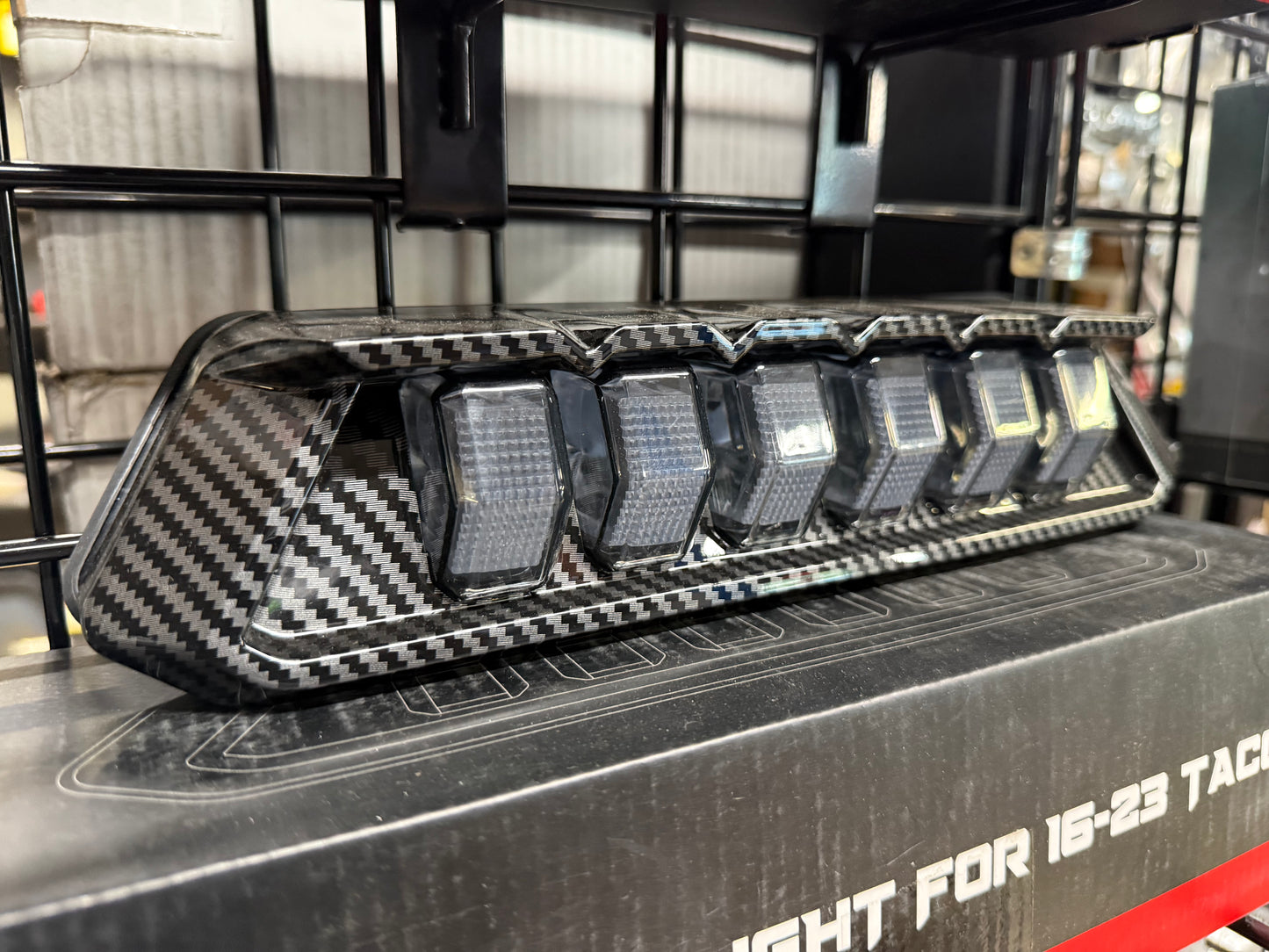 Tacoma 2016-2023 3era Luz Led Carbon Frame