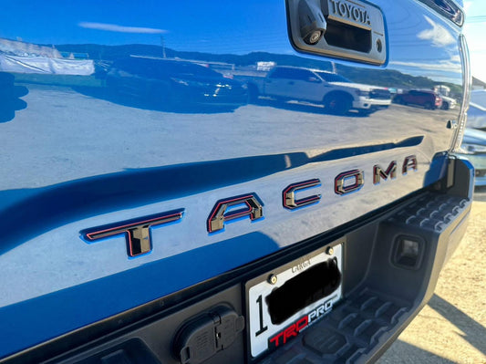 Letras de Compuerta Tacoma 2016 al 2023 Negras y Rojas 3D